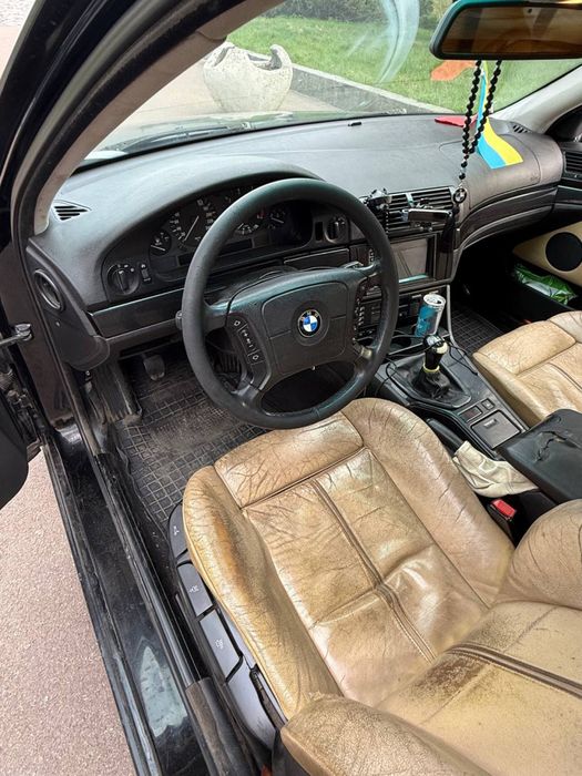 Продам  BMW E 39  M57 3 .0  дизель СРОЧНО !! продаю страховка нова