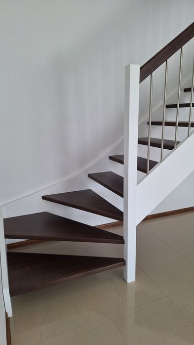 Schody drewniane  Dąb, Jesion Producent