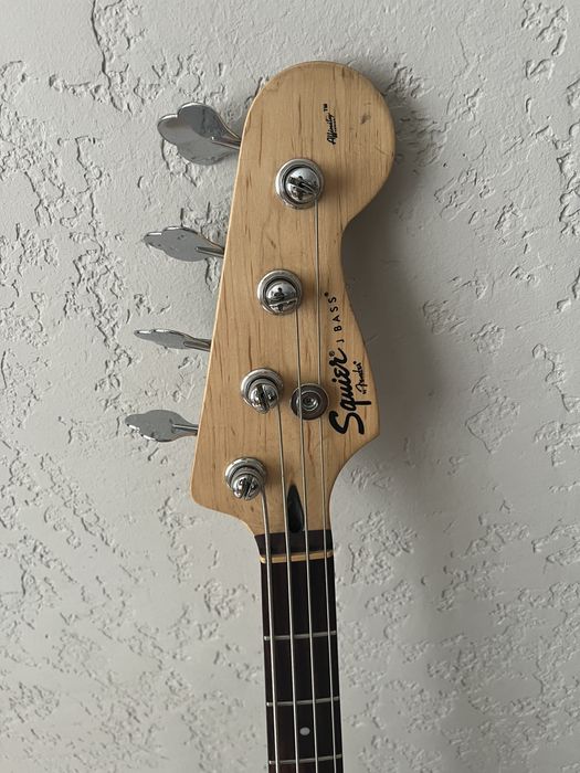 Squier jazz bass