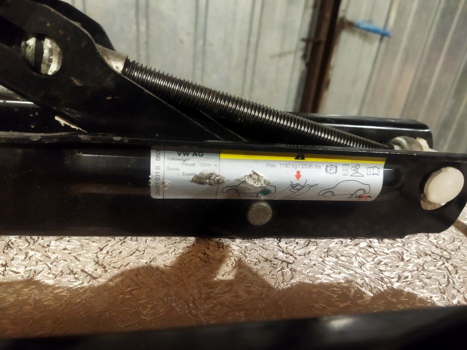 Домкрат  на Volkswagen Skoda Audi Seat