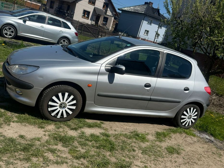 Sprzedam samochód osobowy peugeot 206