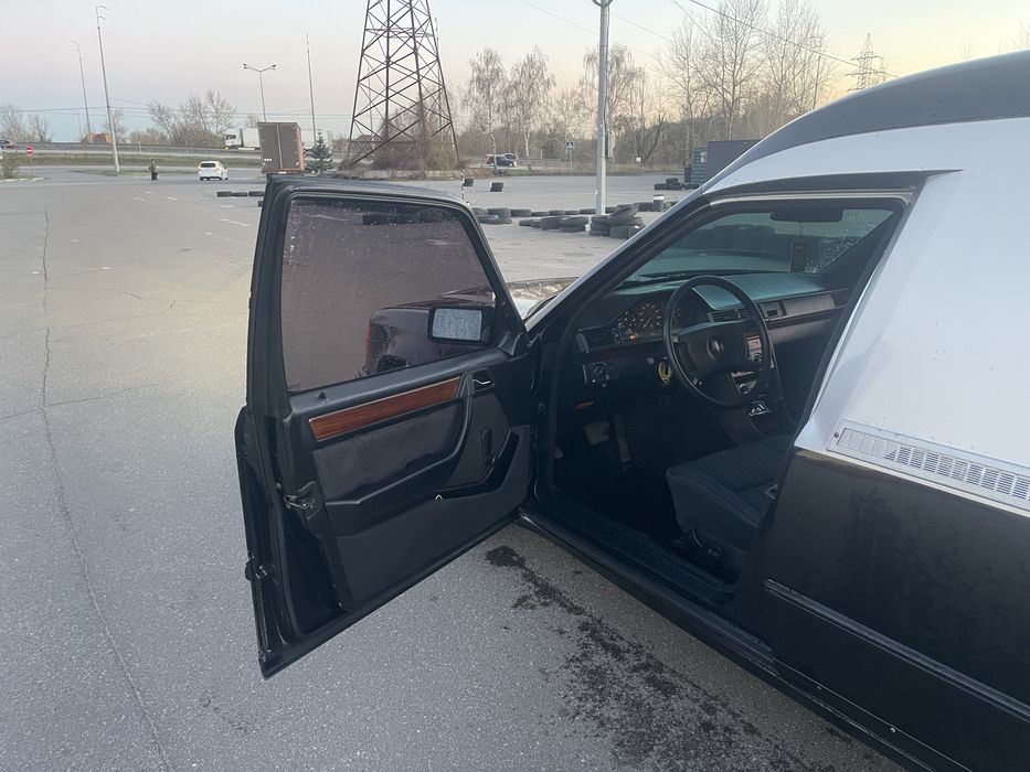 Катафалк Mercedes E-class Pollmann W124