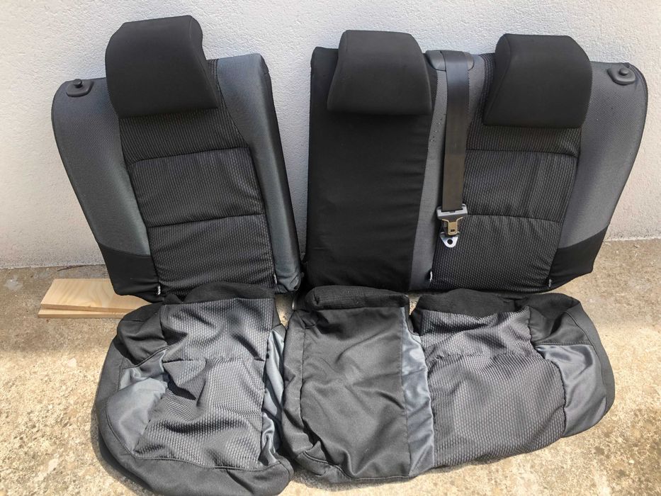 Encostos/Bancos traseiros Peugeot 207 em bom estado