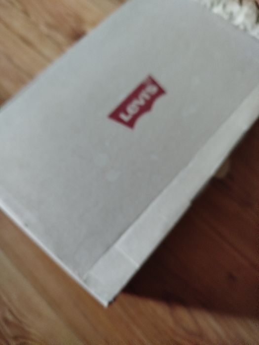 Кроссовки фирмы Levi's 42p