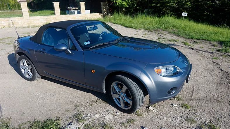 Mazda MX-5 Mazda jest w b. dobrym stanie, brak korozji nigdy nie jeżdżona w zimie