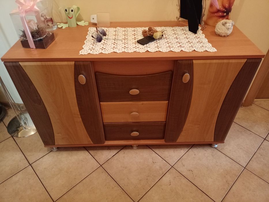 Meble młodzieżowe 4 segmenty + Komoda