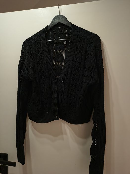 Sweter w serek na guzik czarny