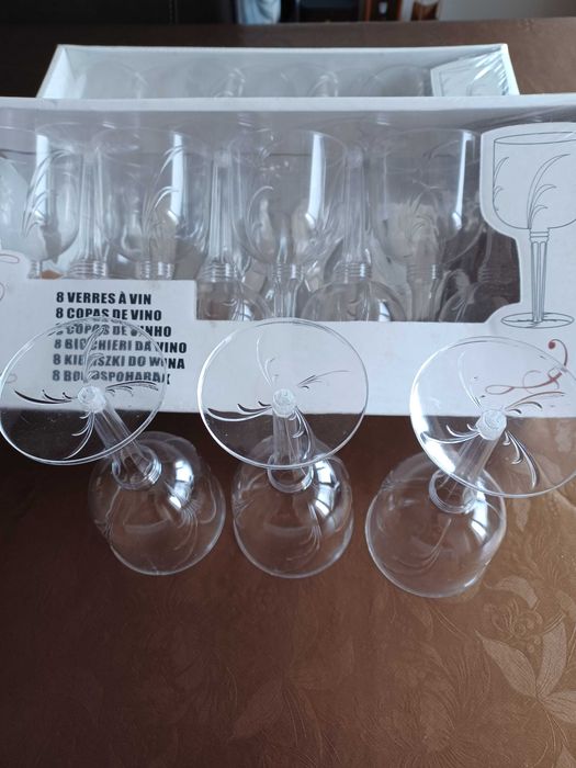 24 Copos de vinho com pé em plástico reutilizável para Festas
