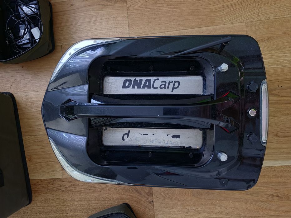 Łódka zanętowa DNA CARP