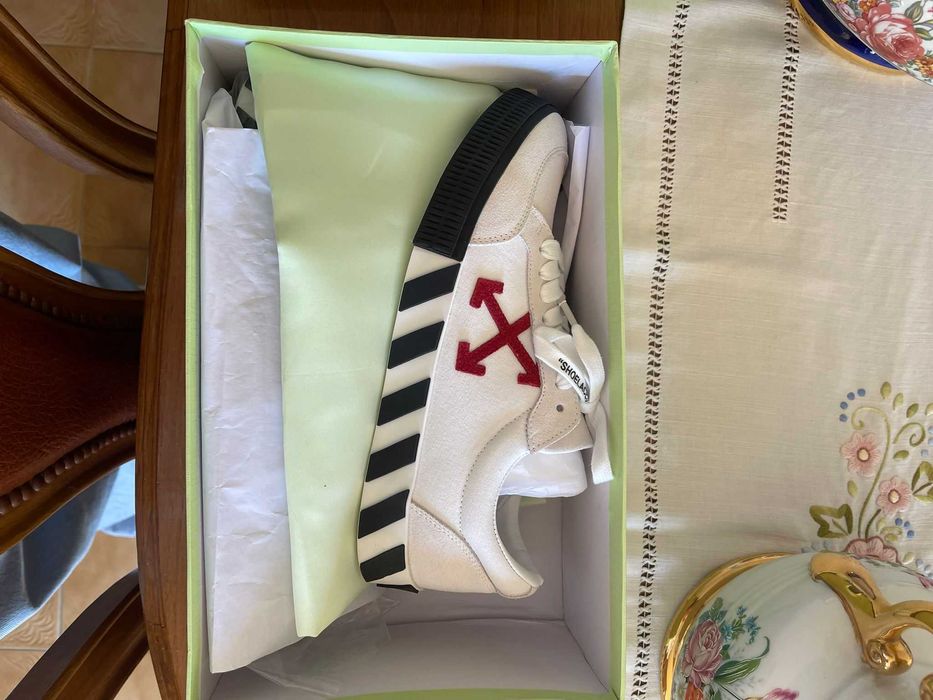 Sapatilhas e roupa nova para venda ou revenda