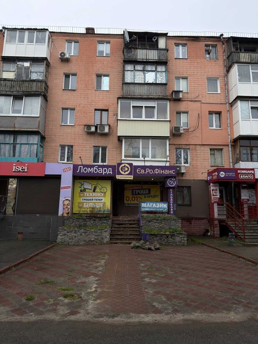 Приміщення 33,5 м² з окремим входом 2 хв від метро Палац Спорту