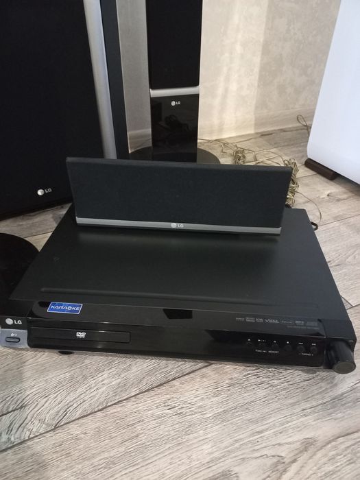 Домашний кинотеатр LG XH-T5020X (акустическая система 5.1 500Вт)