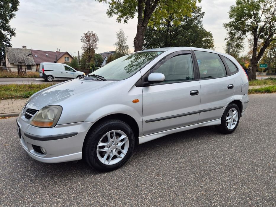 Nissan Almera Tino