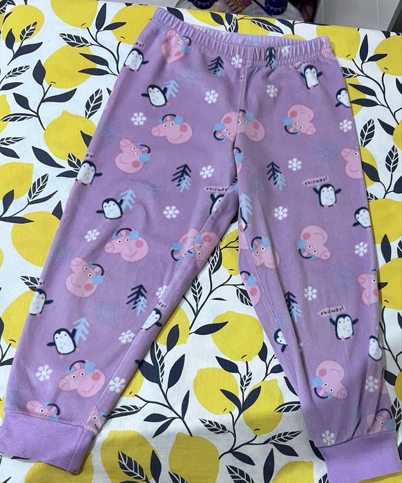 Pijama Polar C&A da Porquinha Peppa - 4 anos