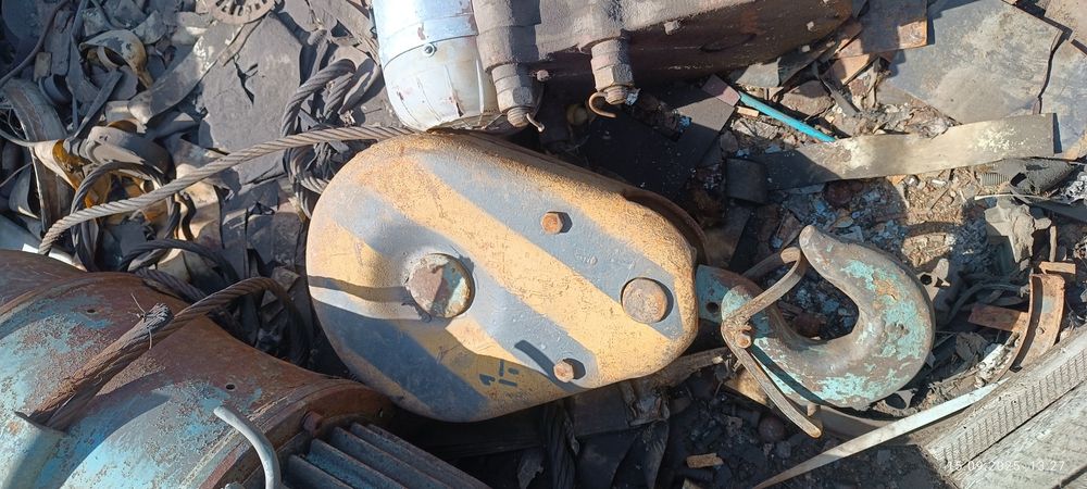 Продам тельфер Болгария 3,2т 12м.