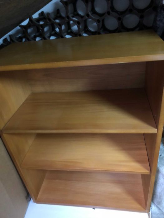 Móvel multiuso de madeira em excelente estado - robusto e versátil!