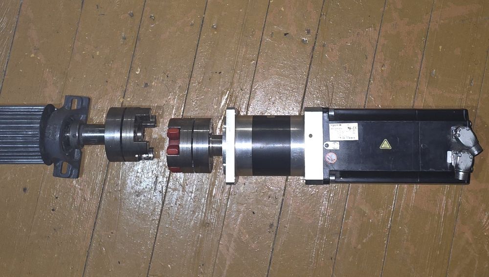 Silnik Synchroniczny Serwo Schneider Electric BMH1403P32F2A
