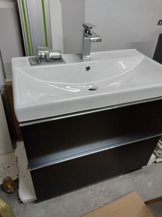 szafka łazienkowa czarny mat piękna