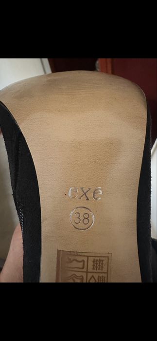 Botas pretas camurça com franjas