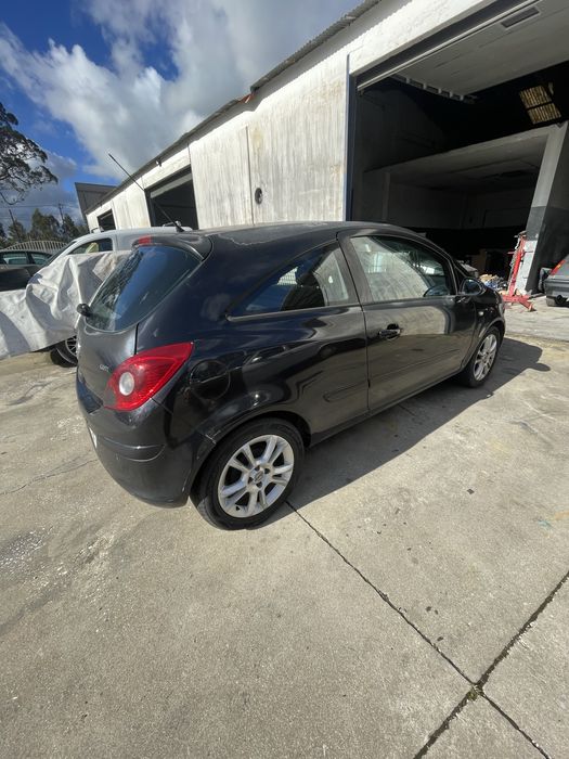 Opel corsa D em bom estado geral