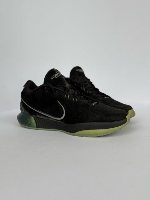 Баскетбольні кросівки Nike Lebron 21 FB2238-001
