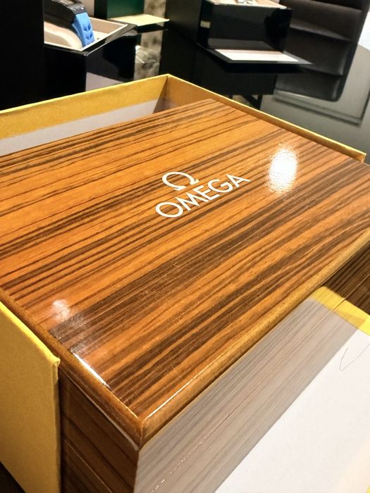 Omega completo com caixa