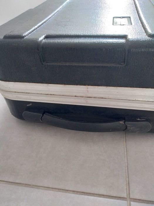 Case Gator com rodas para transporte de Pianos digitais de 88 teclas.