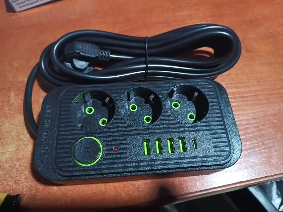 Listwa zasilająca 4xUSB, 1 USB-C kabel 5m