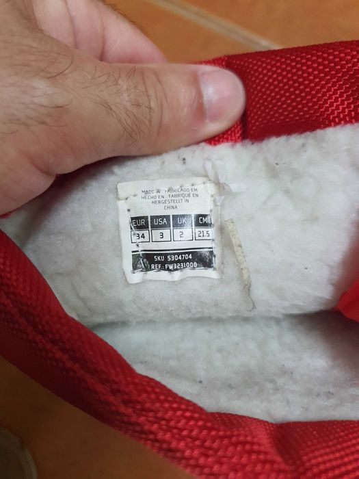 Botas de criança para a neve