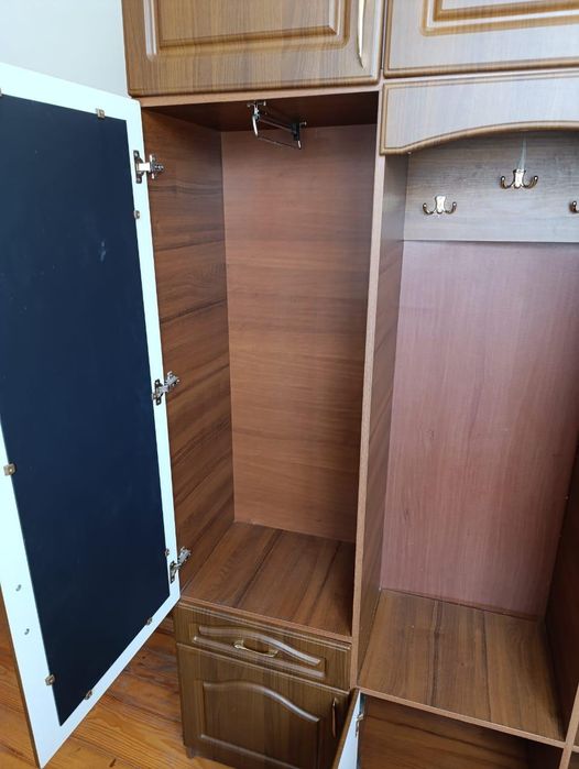 Меблі б, у . Прихожа в коридор