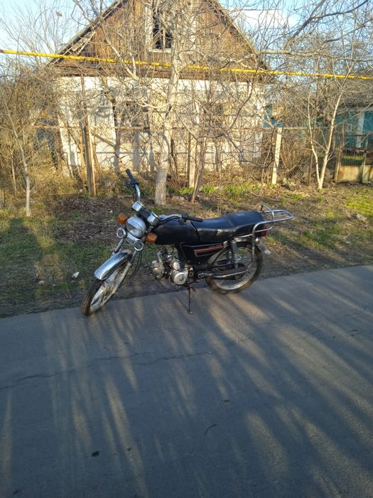 Мопед на полном ходу