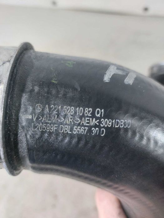 Mercedes W221 07- Патрубок интеркулера правый / левый / с резонатором