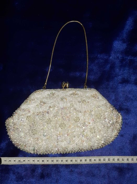 Mala Antiga em Missangas