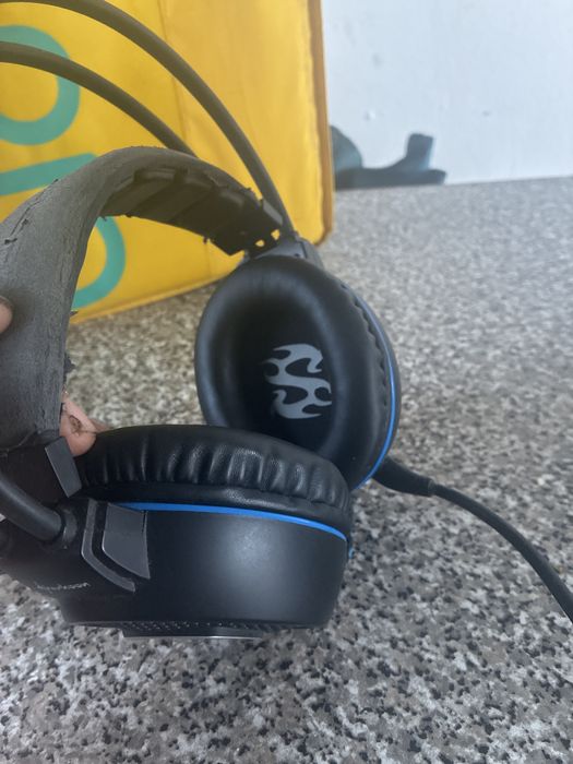 Fone gamer skiller em perfeitas condiçoes , com marcas de uso