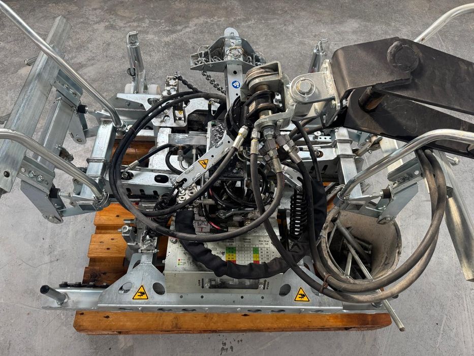 Wynajem chwytak do kostki brukowej do koparki