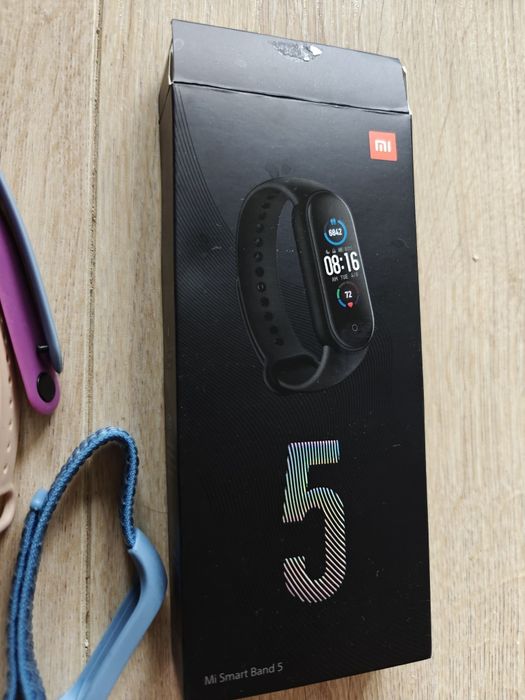 Mi band 5 z opaskami