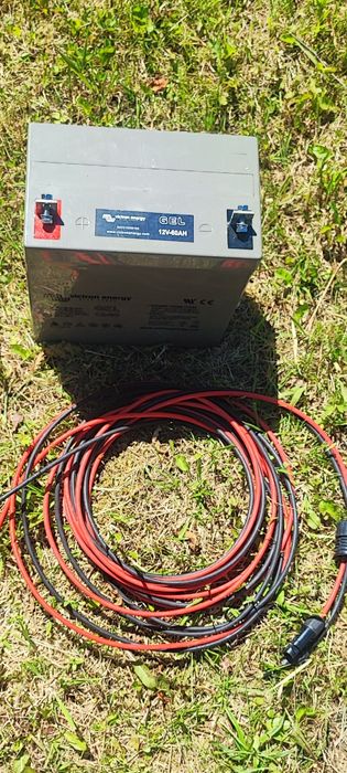 Panel stoneczny 115W i akumulator zelowy
60Ahzregulatorem LCD