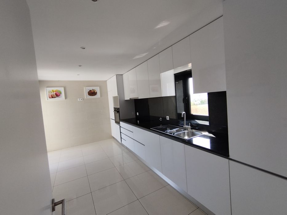 Moradia T3 com garagem fechada e área exterior