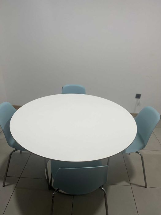 Mesa e 4 cadeiras não faço negócio por MBWAY