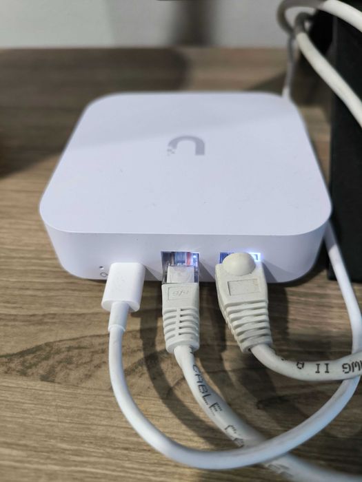 UniFi Express 7 - 10G Cloud Gateway with integrated WiFi 7
