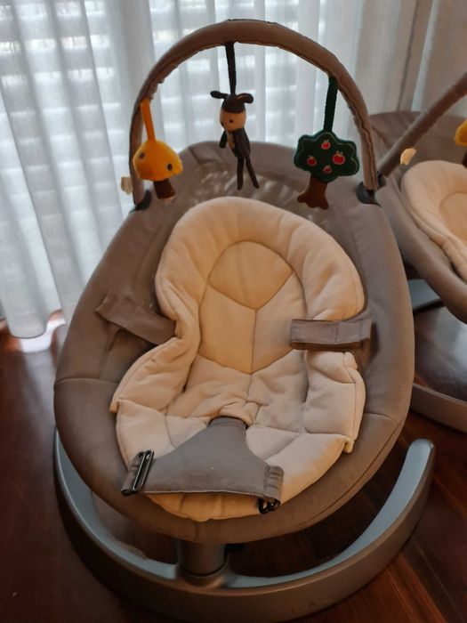 Espreguiçadeira Nuna Leaf Curv. Em óptimo estado. Com arco de brincar