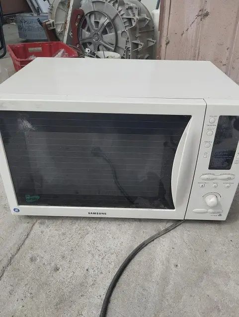 Б/У Мікрохвильовка Samsung CE118KFR