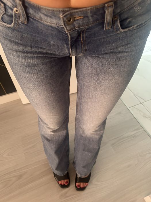 Джинсы zara новые 34 размер легкий клёш