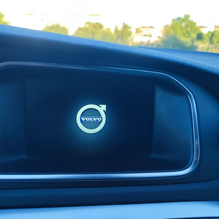 Volvo V40 R design