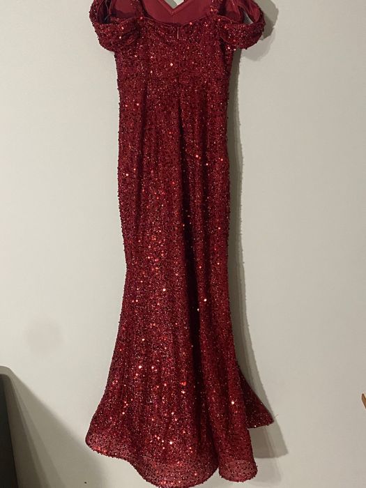 Випускна сукня з пайєтками