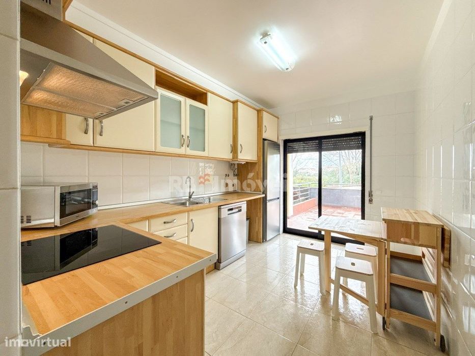 Apartamento T2 c/ Terraço, Parqueamento e Elevador - em Abrantes