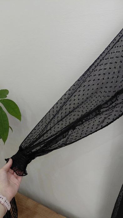Czarna sukienka z tkaniny plumeti mohito m