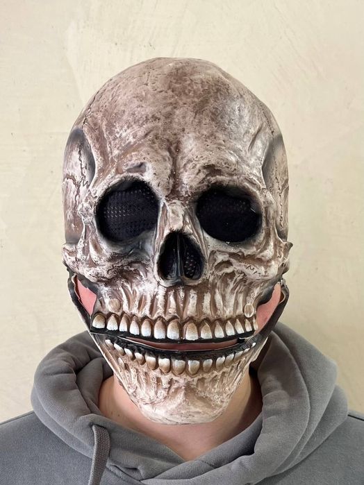 Шлем-маска черепа с подвижной челюстью