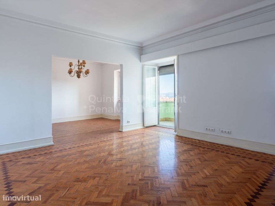 Apartamento T2 com vista rio para arrendamento em Lisboa