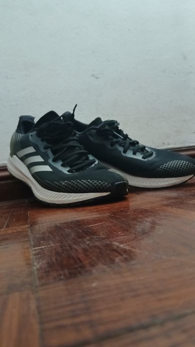 Tenis das adidas